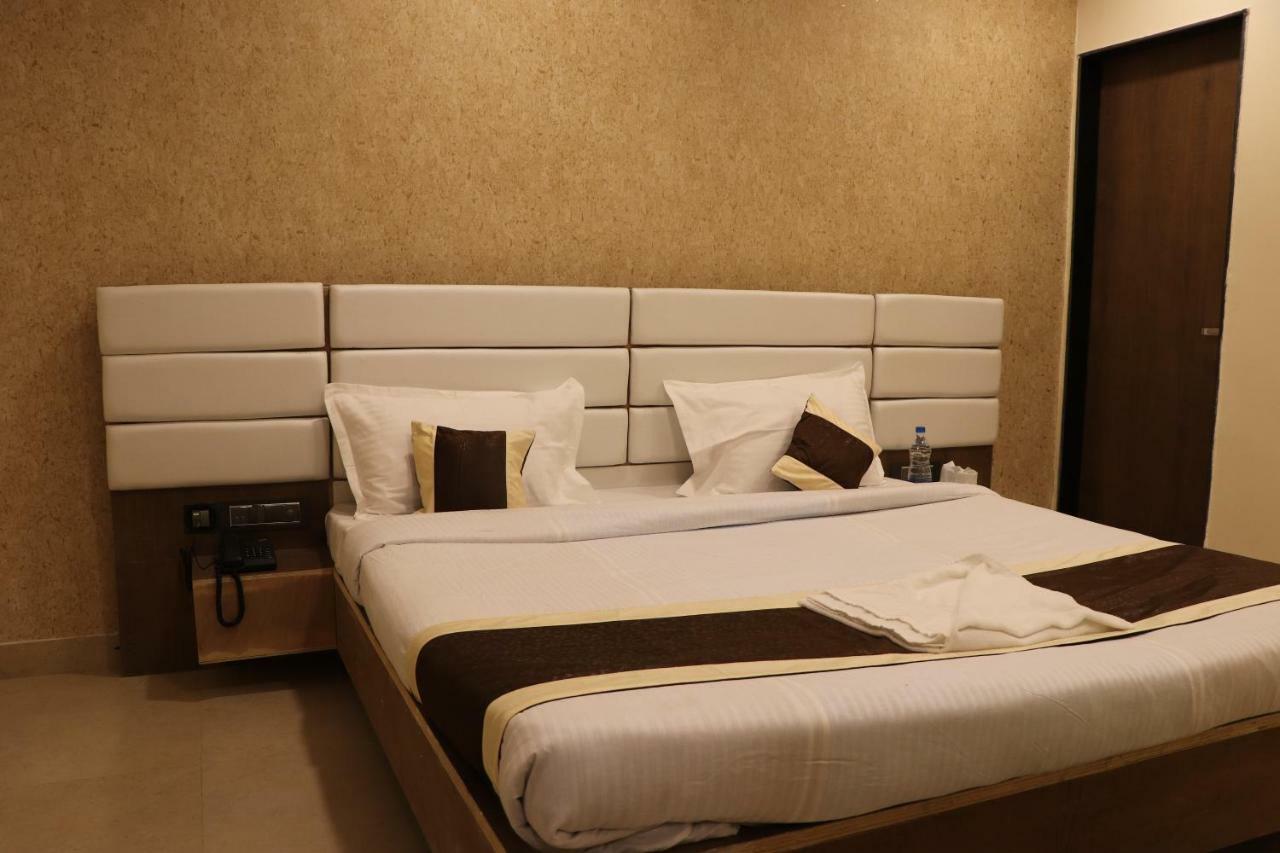 Brahmapur Ganesh Bhavan By Vinayak Hotels מראה חיצוני תמונה
